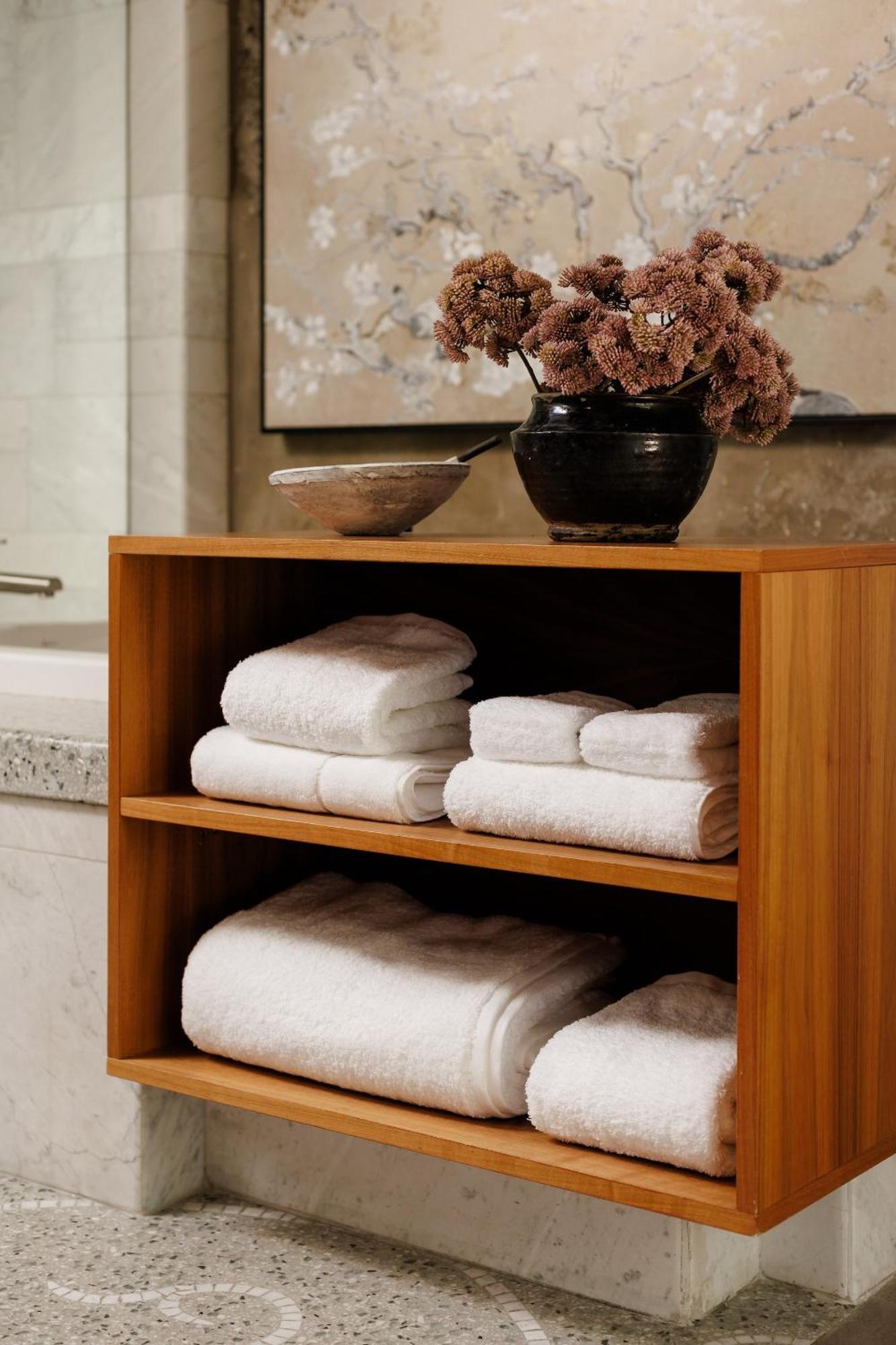 Kat Florence Hotels 엘로라 외부 사진